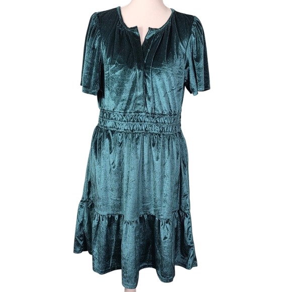 French Connection Green Velvet Dress Medium NWT Tiered Short Sleeve Knee Length